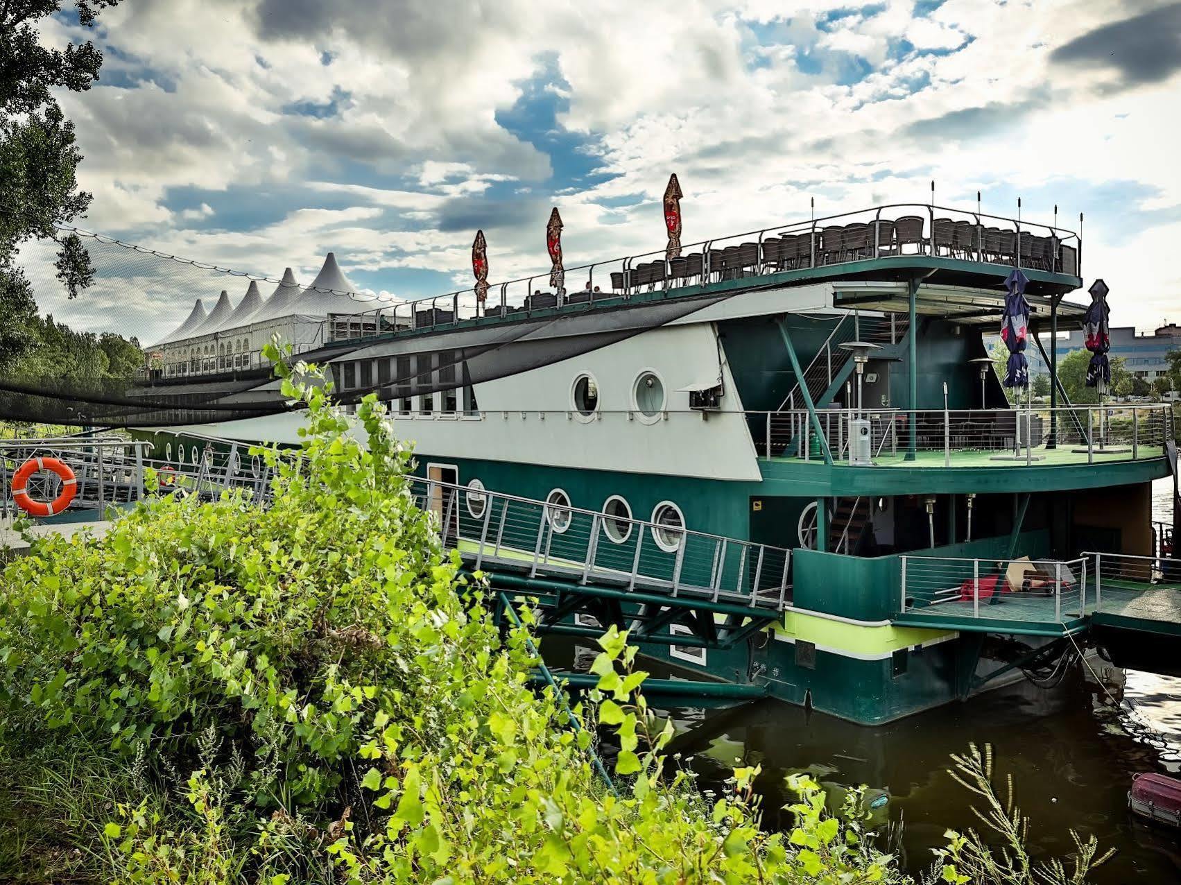Rohan Boat Praha Bagian luar foto
